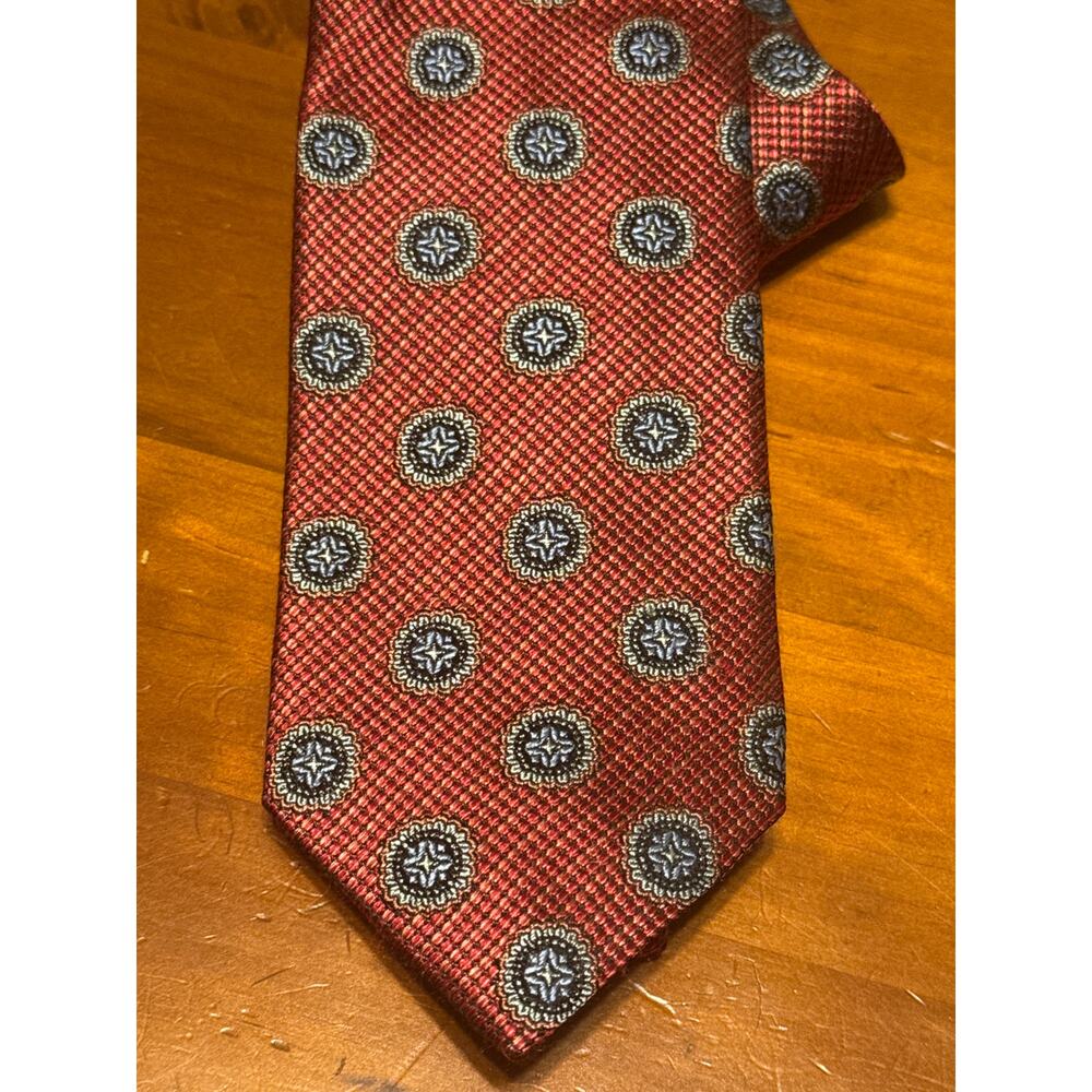 JZ Boulder 100% Silk Necktie, Red Medallion Design, NWOT‎